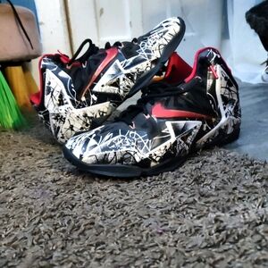 Nike lebrons graffiti